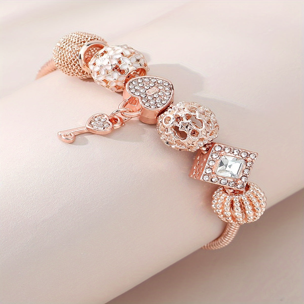 Stylish Heart-Shaped Ladies Bracelet Rhinestone Snake Charm Copper Hand Jewelry Bangle Gift